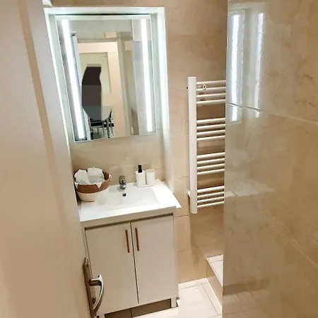 3 Pieces Sur Centre Apartment *